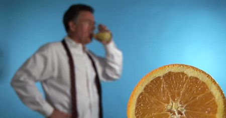 Niedobór witaminy C. 9 objawów, które powinny cię zaniepokoić (WIDEO)