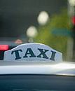 Taksówkarze chcą więcej za trzaśnięcie drzwiami