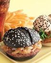 McDonald's sprzedaje czarne i białe hamburgery
