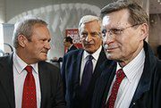 Balcerowicz: linia kredytowa w MFW powinna zmniejszyć wahania kursu złotego