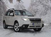 Subaru na zaśnieżonych ścieżkach