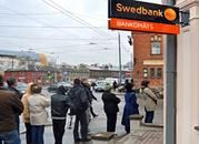 Swedbank poinformował, iż 10 tys. jego klientów wycofało gotówkę