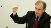 Minister obrony Bogdan Klich podczas posiedzenia senackiej Komisji Obrony Narodowej.