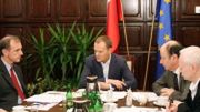 Premier Donald Tusk, minister obrony narodowej Bogdan Klich, minister finansów Jacek Rostowski i szef doradców premiera Michał Boni podczas konsultacji w sprawie oszczędności w resortach.