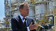 Premier Donald Tusk podczas otwarcia Wytwórni Kwasu Tereftalowego we Włocławku.