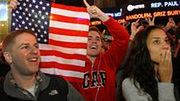 Radość Amerykanów na Times Square w Nowym Jorku