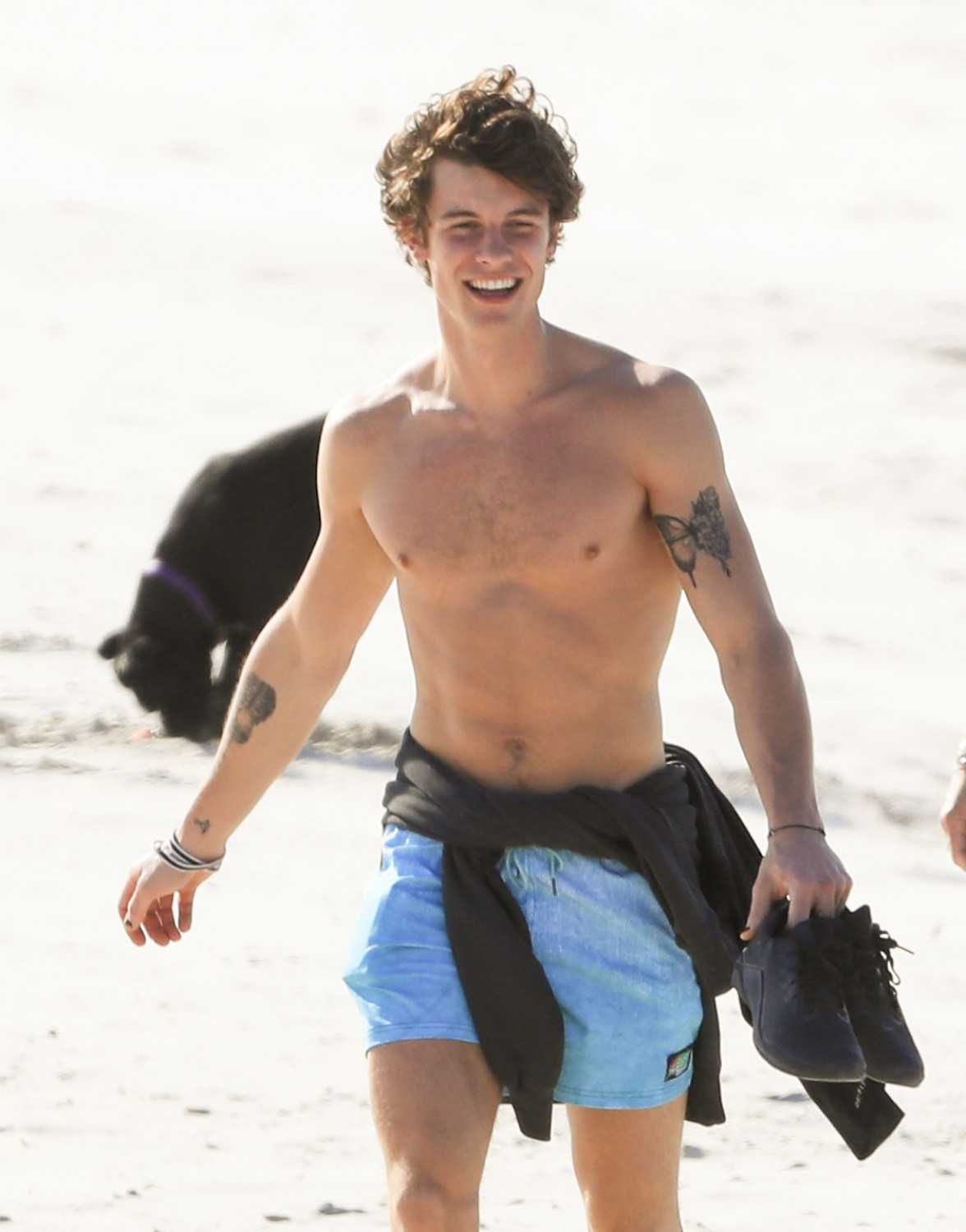 Shawn Mendes na plaży w Australii