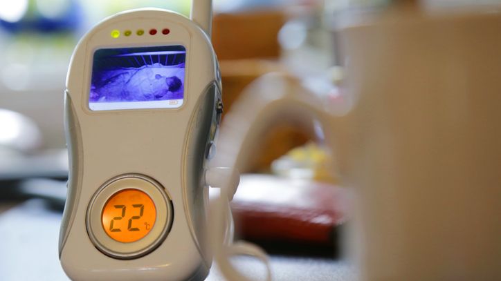 Teściowa ich szpiegowała przez pół roku. Robiła to przez elektroniczną nianię