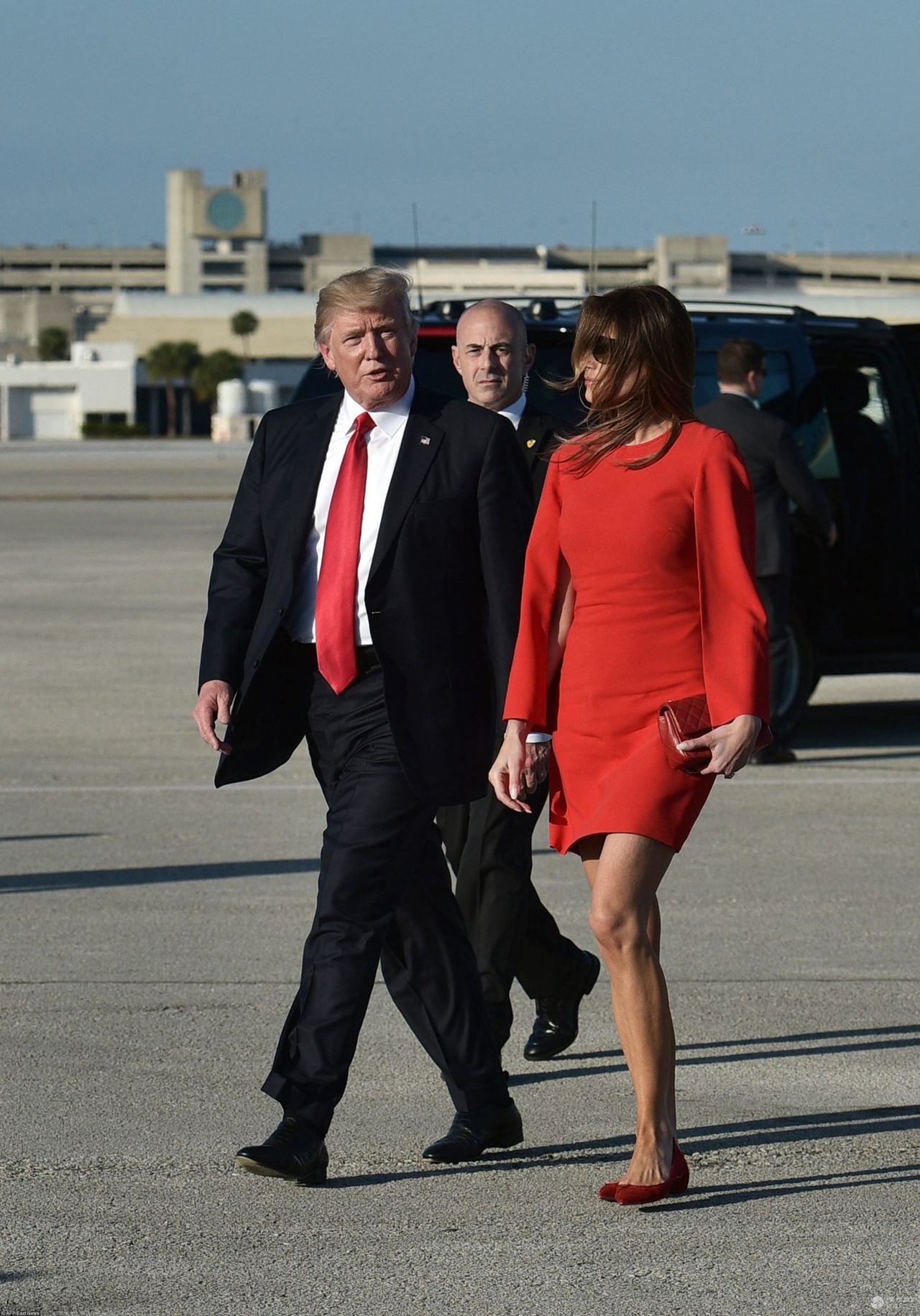 Donald Trump i Melania Trump w sukience mini