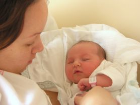 Noworodek w domu - wybór łóżeczka, potrzebne artykuły, wyprawka
