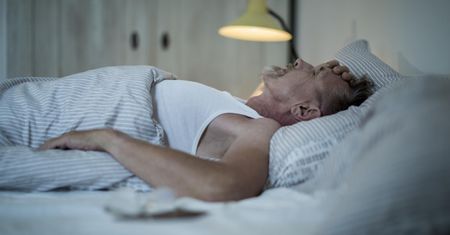 Wczesny objaw raka pojawia się nocą. Nigdy nie lekceważ