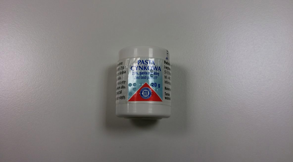 Pasta wysusza małe niedoskonałości