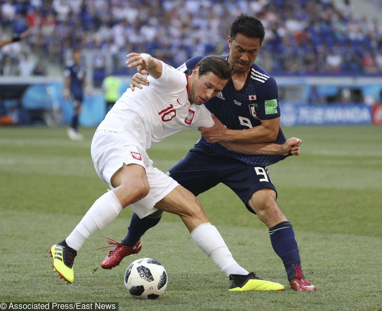 Mecz Polska-Japonia – Mundial 2018. Grzegorz Krychowiak i Shinji Okazaki