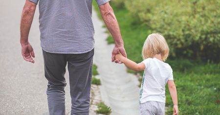 Kurator skontroluje sposób utrzymywania kontaktu rodzica z dzieckiem, np. po rozwodzie