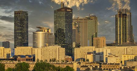 Warszawa wprowadza Strefę Czystego Transportu. Zamknie centrum dla starych diesli