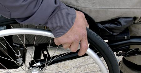 Wjechał wózkiem inwalidzkim na drogę ekspresową. Był pijany