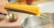 Śródziemnomorska sałatka spaghetti. Nowe wydanie klasycznego makaronu