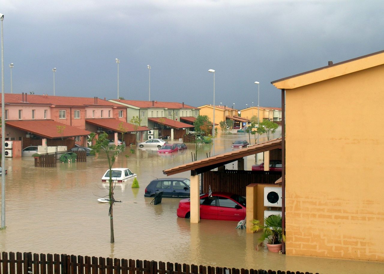 Hiszpania: Ulewne deszcze w Bilbao i zalane  ulice.