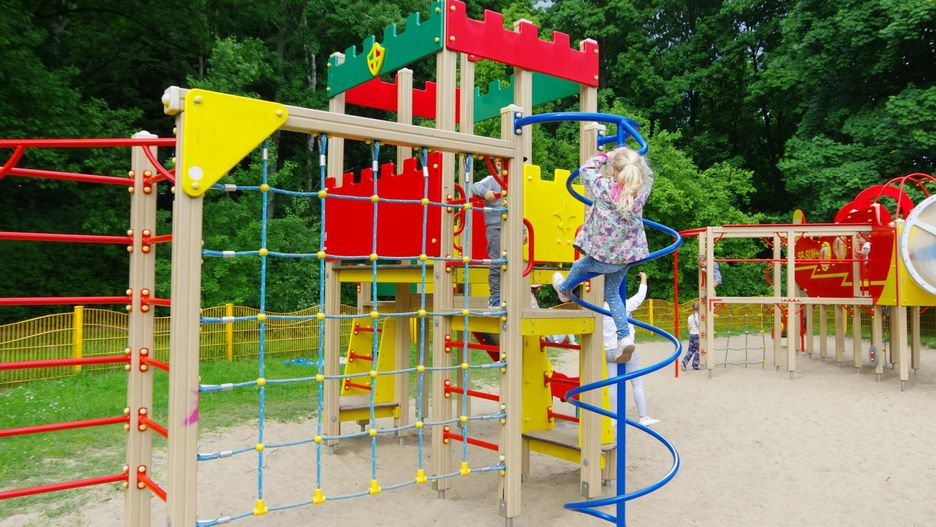 Inowrocław. Młody ojciec pod wpływem narkotyków opiekował się córką