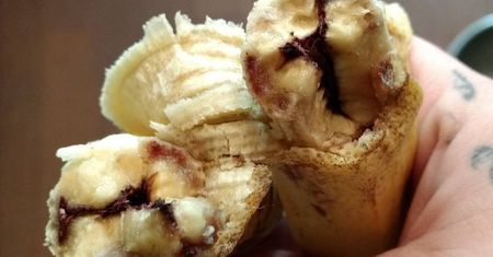 Co oznacza ciemna linia wewnątrz banana? (WIDEO)