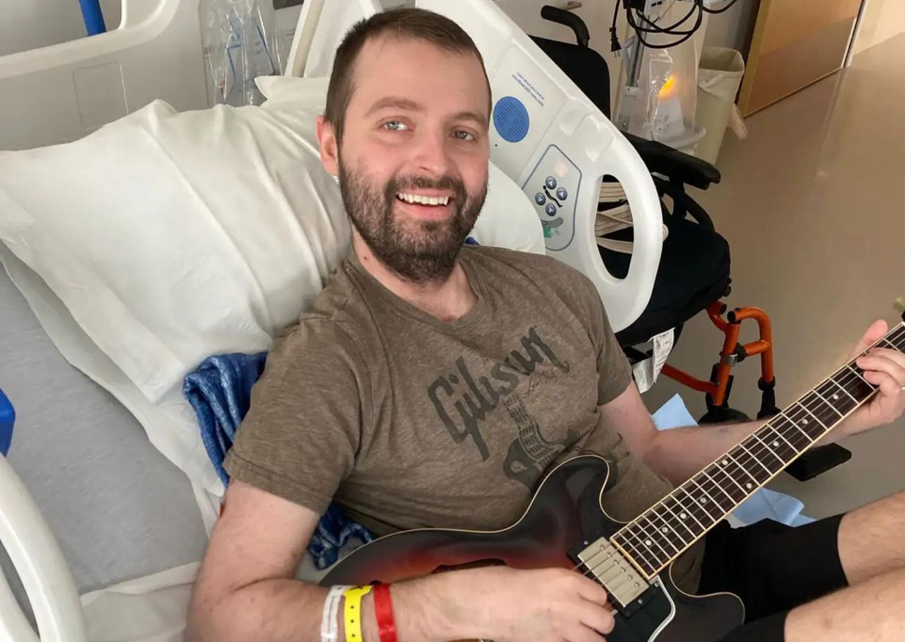 27-letni muzyk nigdy nie palił. Rak płuc dał jeden objaw