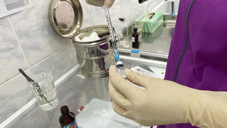 Szczepionka na RSV. Wirusolog mówi o postępach w badaniach: Ochrona dzieci na poziomie 80 proc. (WIDEO)