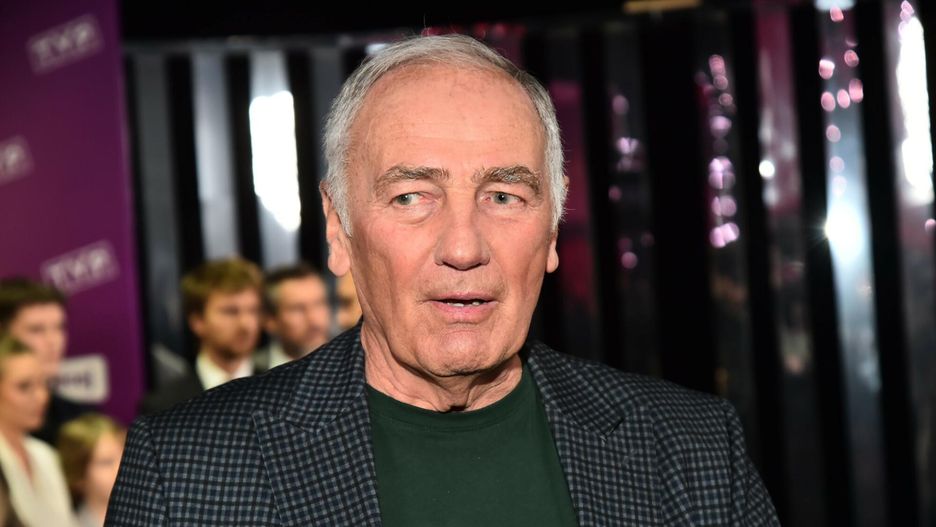 Karol Strasburger otwarcie o późnym ojcostwie. "Jestem lepszym ojcem niż byłbym w wieku 30 lat"