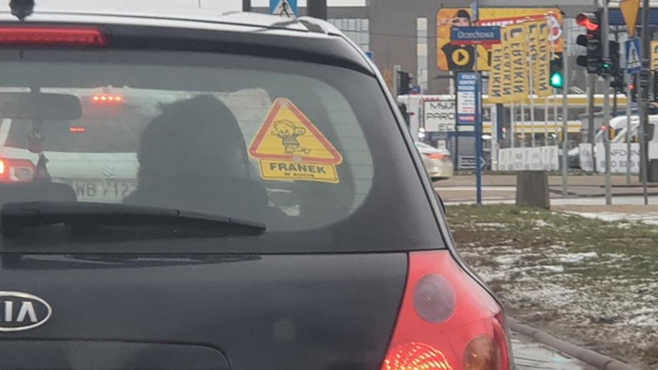 Naklejka z imieniem dziecka może być niebezpieczna