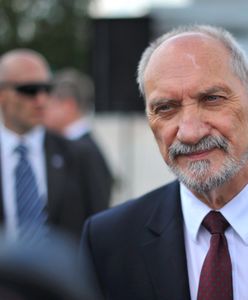 Macierewicz do polskich żołnierzy w Kuwejcie: budujecie mur chroniący Polskę