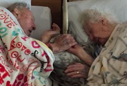 100-letni staruszek towarzyszył żonie na łożu śmierci. Do ostatniej chwili trzymał ją za rękę