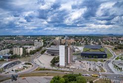 Poniosły go emocje i wyrzucił telewizor przez okno. Będzie musiał słono za to zapłacić