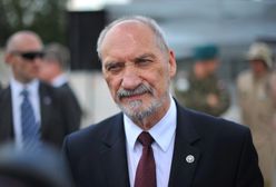 Macierewicz do polskich żołnierzy w Kuwejcie: budujecie mur chroniący Polskę