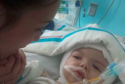 Mama bliźniąt syjamskich, których rozdzielenie zakończyło się sukcesem, po raz pierwszy przytula synów osobno