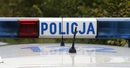 Był poszukiwany trzema listami gończymi. Pracował przy remoncie komendy policji