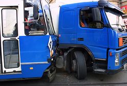 Tramwaj uderzył w cysternę