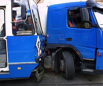 Tramwaj uderzył w cysternę