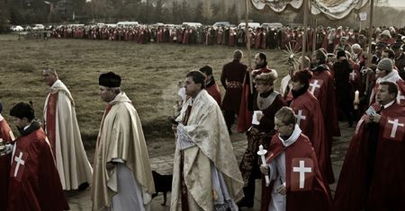 Współpraca z tym księdzem to grzech - episkopat ostrzega