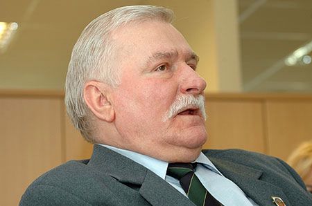 Lech Wałęsa operowany - rozrusznik zamiast przeszczepu?