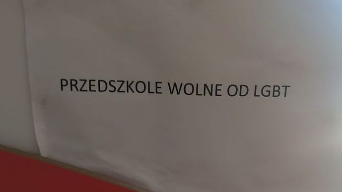 Przedszkole wolne od LGBT. Kontrowersyjna kartka oburzyła rodziców