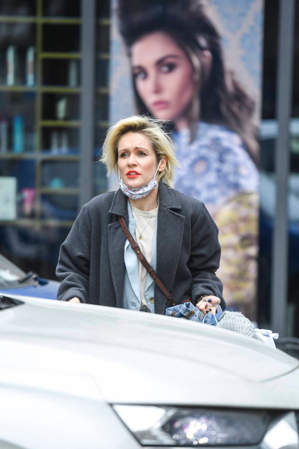 Małgorzata Ohme w maseczce przed studiem Dzień Dobry TVN