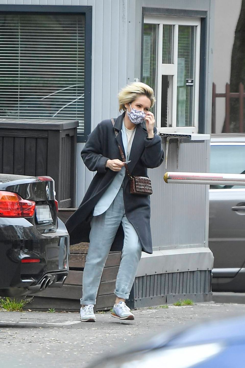 Małgorzata Ohme w maseczce przed studiem Dzień Dobry TVN