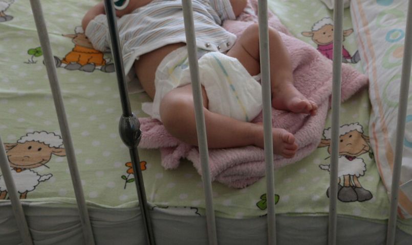 Lekarze wybudzili ze śpiączki czteromiesięczną Nadię. Rodzice dziewczynki usłyszeli zarzuty