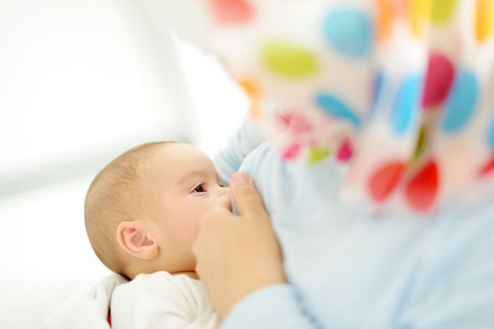 Karmienie piersią to najwłaściwsza forma karmienia noworodków i niemowląt