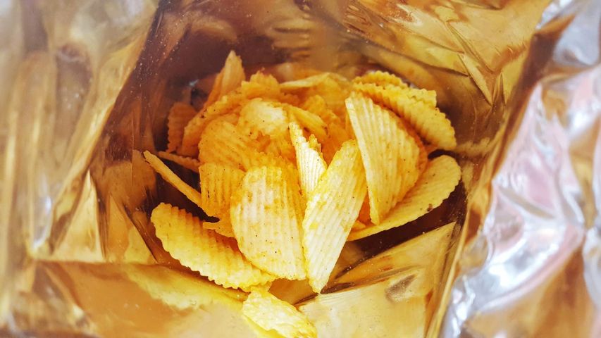 Chipsy i przetworzona żywność mogą powodować podobne wyrzuty dopaminy jak nikotyna