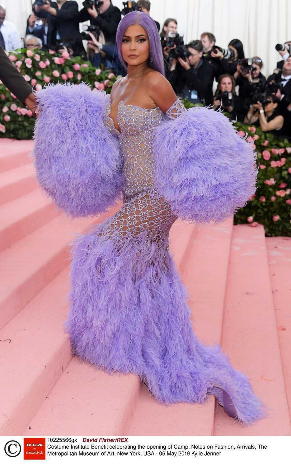 Kylie Jenner – MET Gala 2019, kreacja: Versace