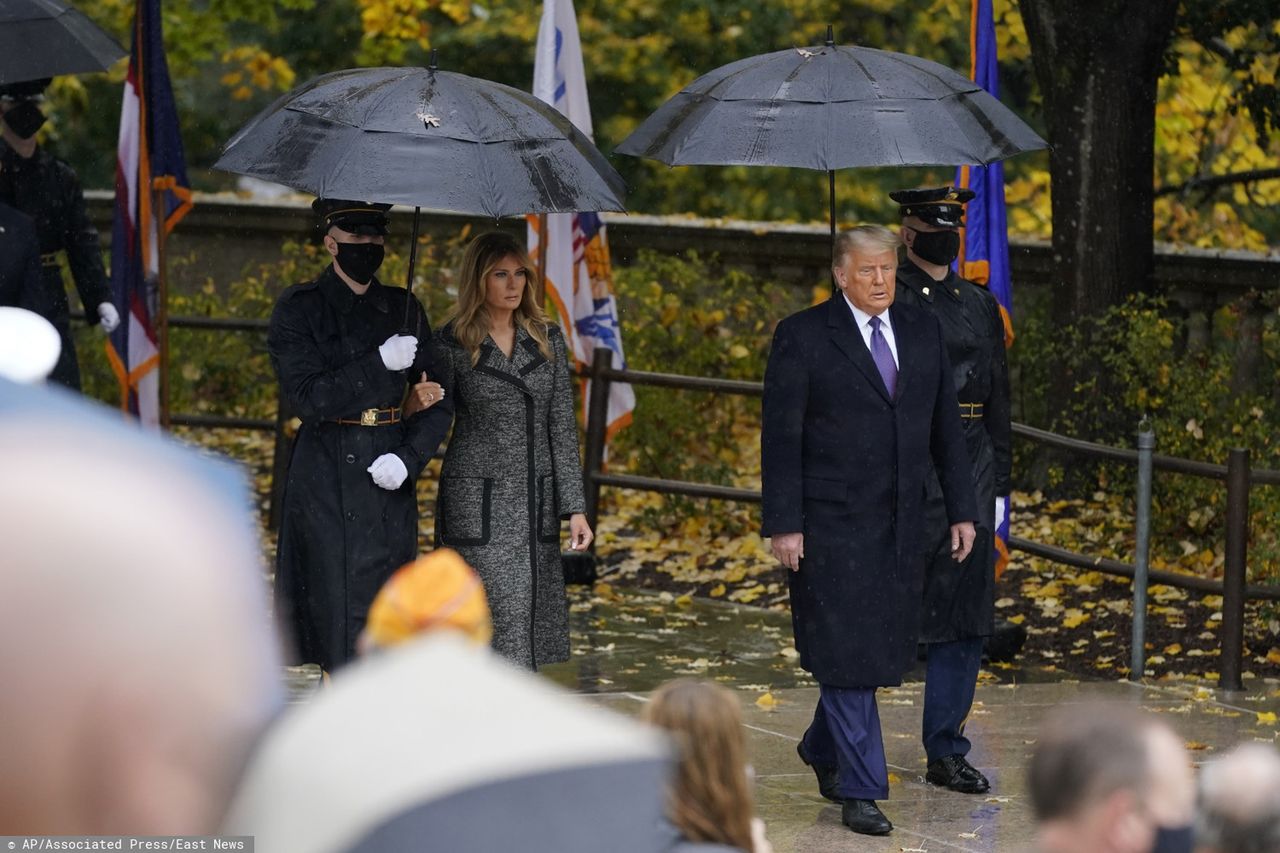 Melania Trump i Donald Trump trzymają między sobą dystans