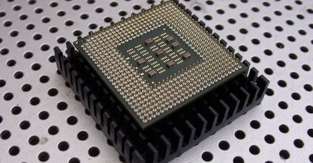 Wojna chipowa między USA a Chinami: uderzenie w Nvidię w świetle nowych ograniczeń eksportowych