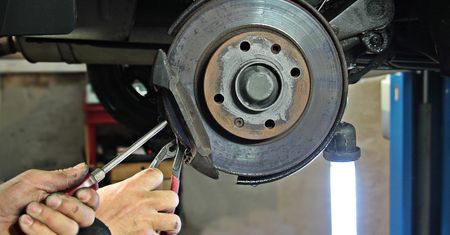 Producenci części motoryzacyjnych i warsztaty nie są gotowe na 2035 rok. Dla wielu z nich konieczna będzie zmiana profilu działalności