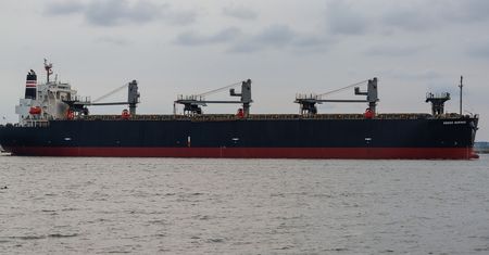Napięcie na morzu czerwonym: USS carney i statki handlowe zaatakowane