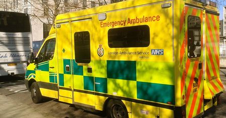 Londyńskie ambulanse na Ukrainę. Nowe życie pojazdów w służbie humanitarnej